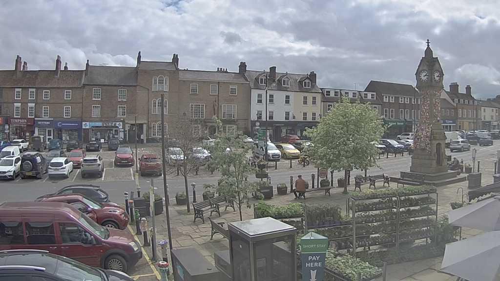 Thirsk webcam overlooking the Market Place