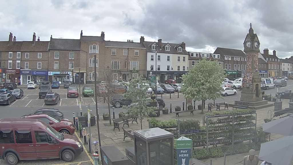 Thirsk webcam overlooking the Market Place