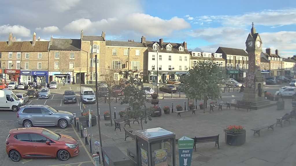 Thirsk webcam overlooking the Market Place